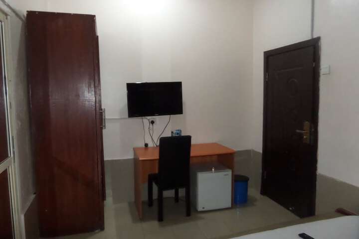 Room 8 of 16