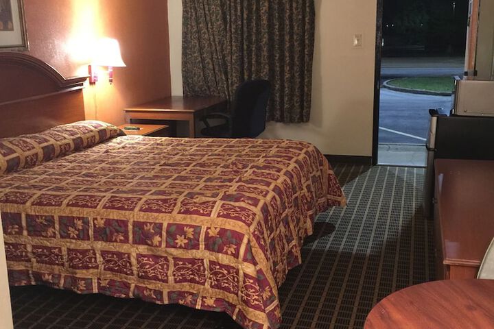 Room 4 of 17