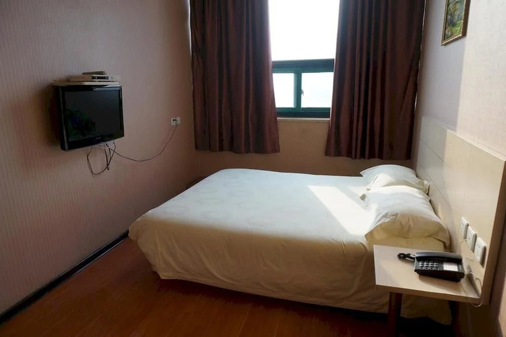 Room 8 of 10
