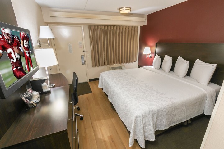 Deluxe King Bed (23 of 24)