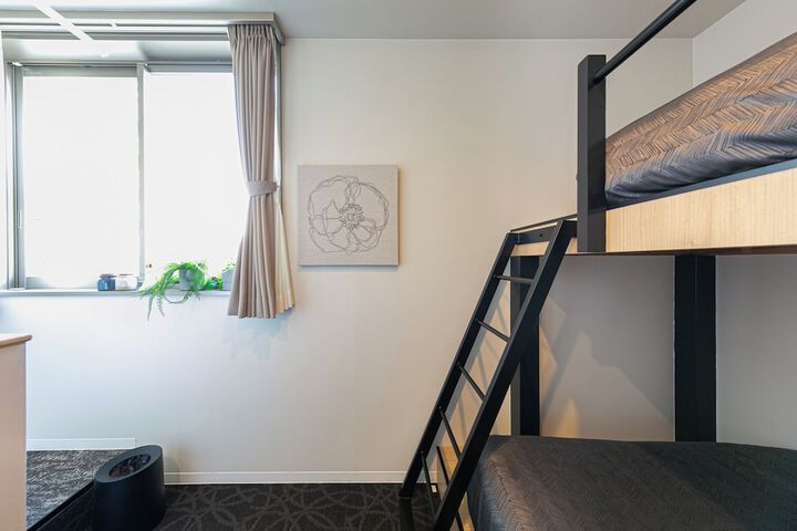 Room 42 of 144