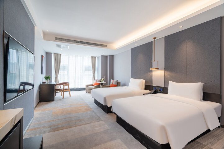 Room 10 of 33