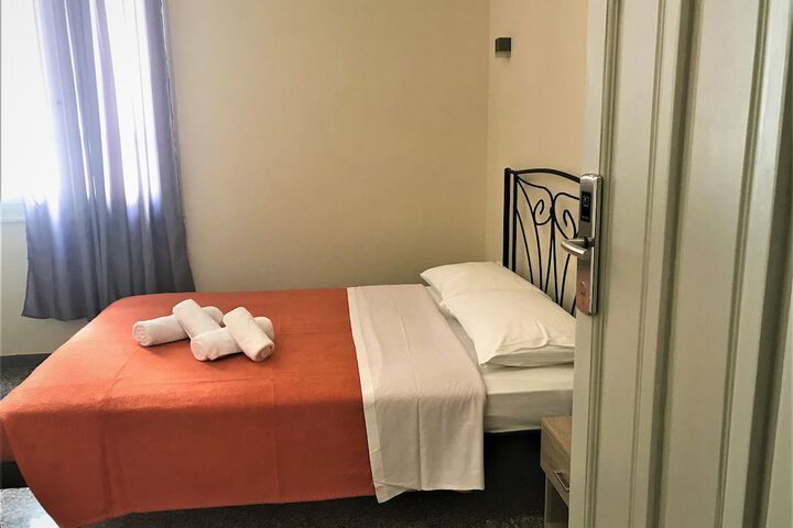 Room 12 of 44