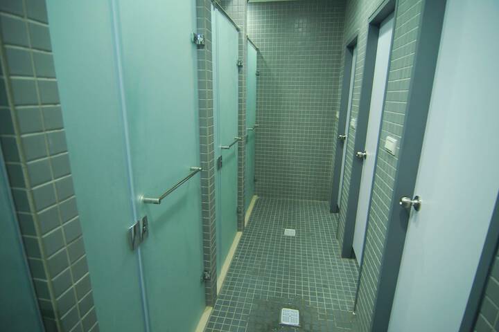 Room 33 of 44