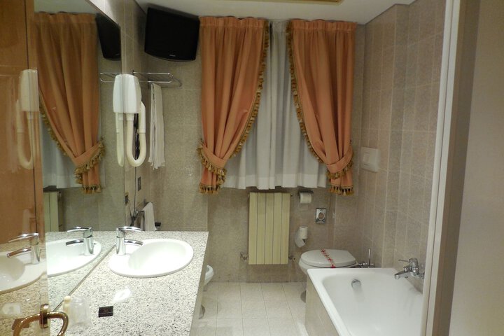 Room 19 of 33