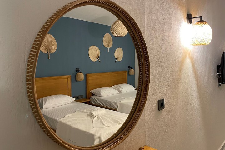 Room 8 of 28