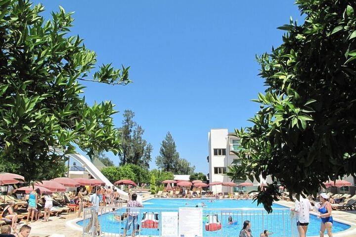 Hotel Pool