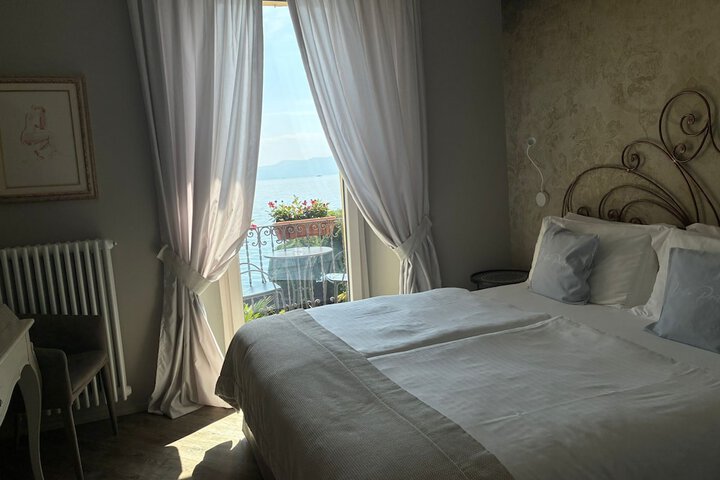 Room 52 of 150