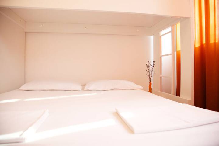 Room 13 of 27