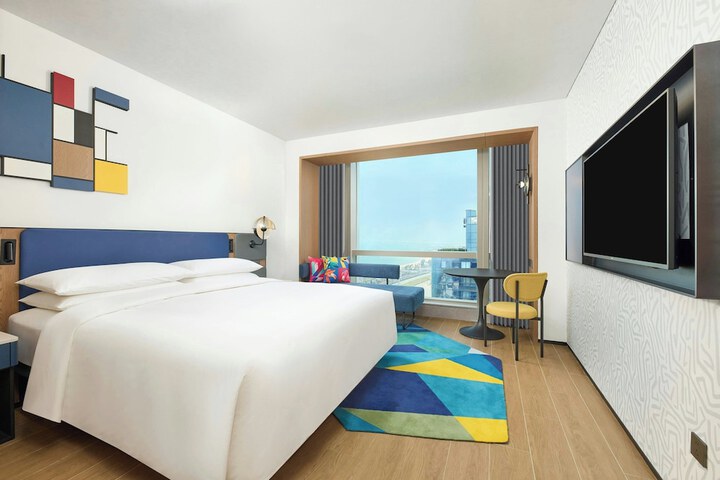 Room 13 of 30