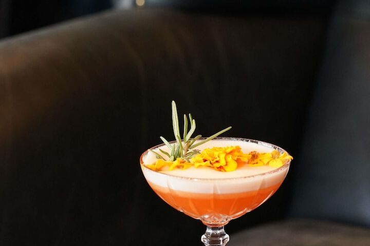 Lounge 58 of 80