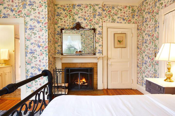 Room 66 of 290