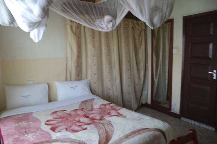 Room 4 of 11