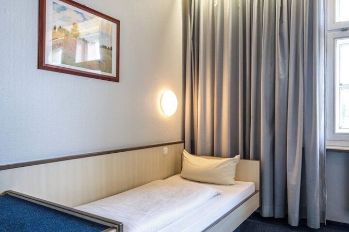 Room 40 of 103