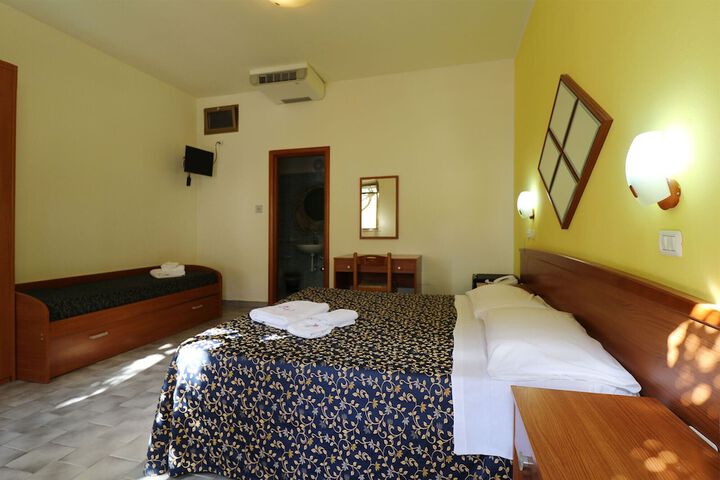 Room 19 of 150