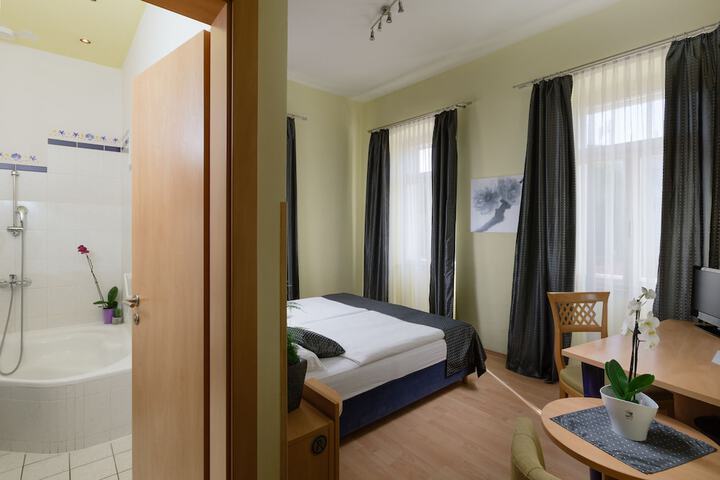 Room 4 of 24
