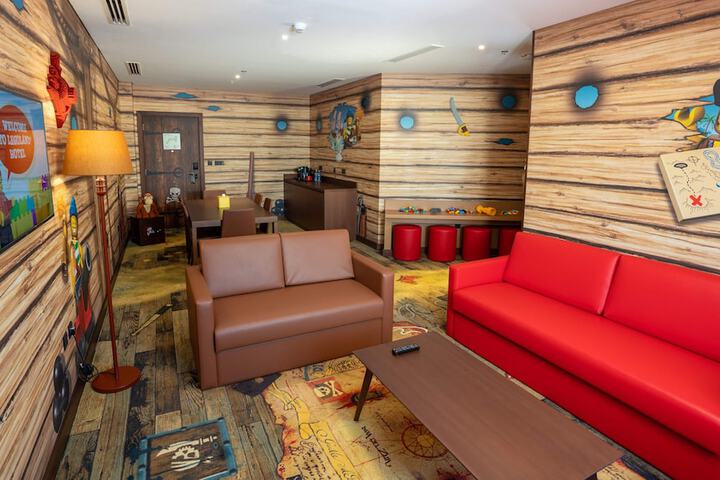 Room 32 of 54