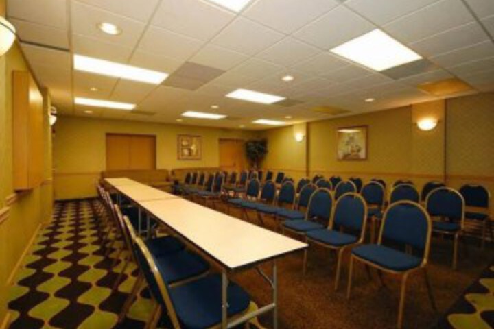  Red Carpet Inn 12