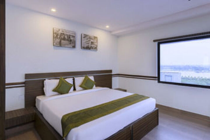 Room 16 of 33
