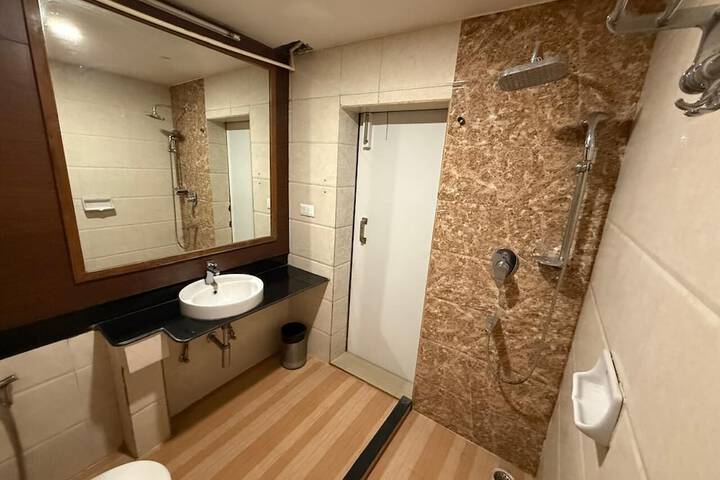 Room 16 of 19
