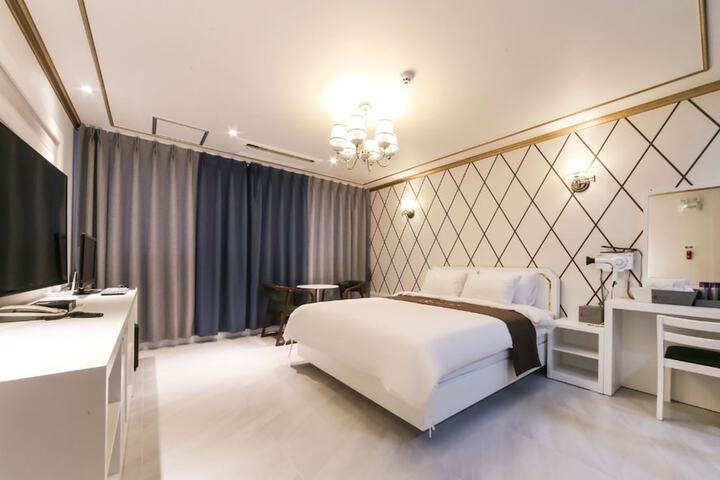 Room 27 of 60