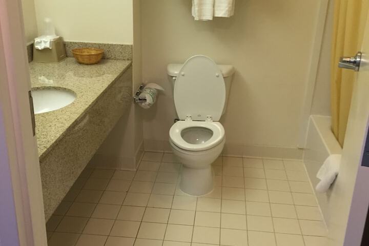 Room 11 of 16