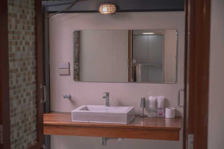 Room 148 of 194