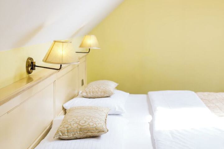 Room 42 of 119