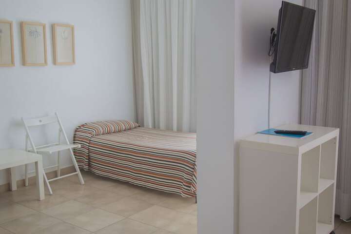 Room 9 of 104