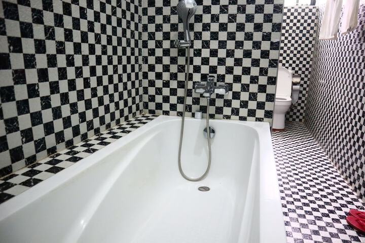 Room 10 of 29