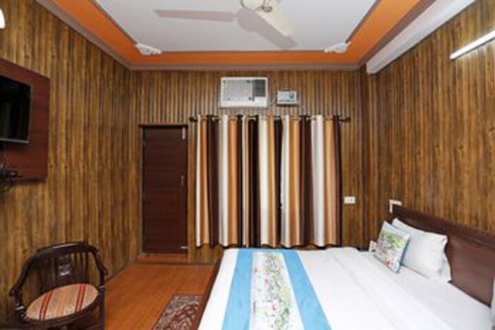 Room 13 of 23