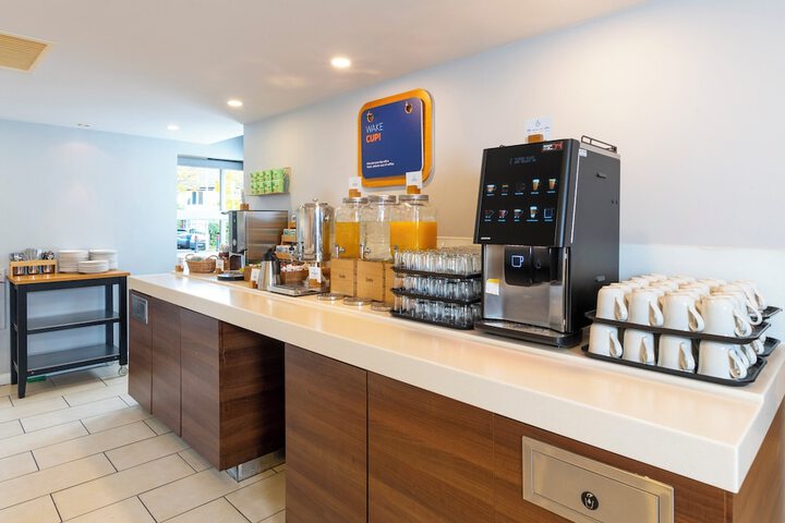 Breakfast/Coffee Service 28 of 48