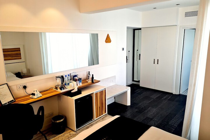Room 27 of 234