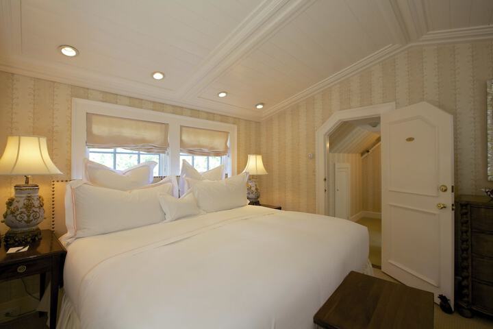 Room 8 of 42