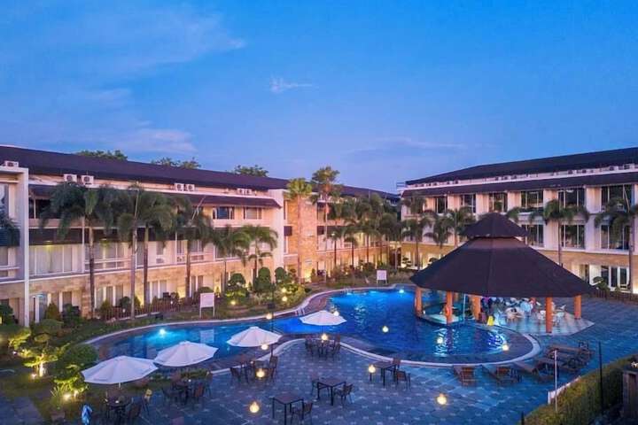 Pool Hotel