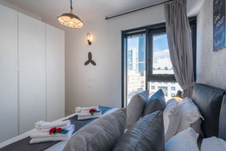 Room 70 of 153