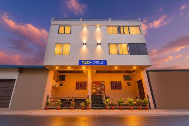 FabHotel Sky Blue