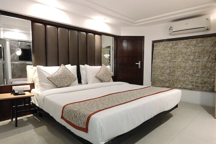 Room 3 of 12