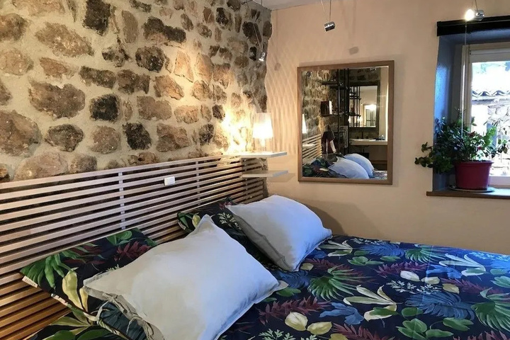 Room 5 of 19