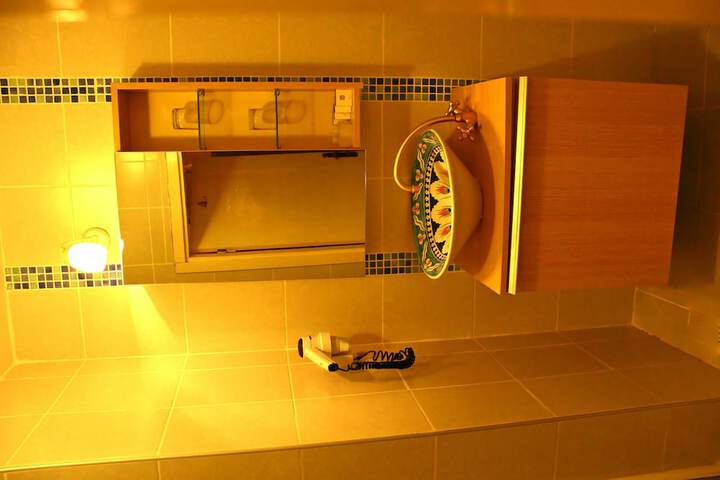 Room 43 of 69