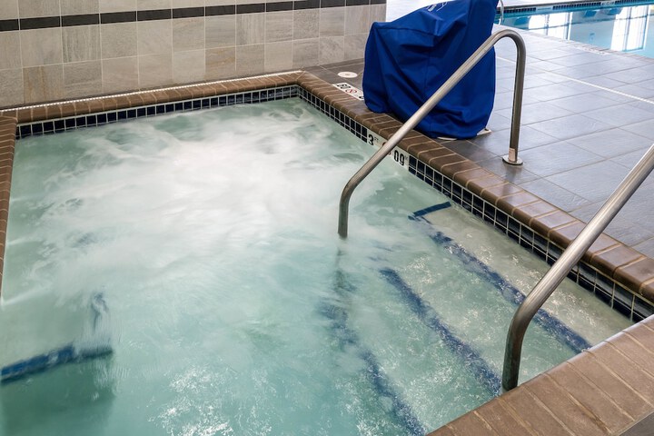 Indoor spa tub