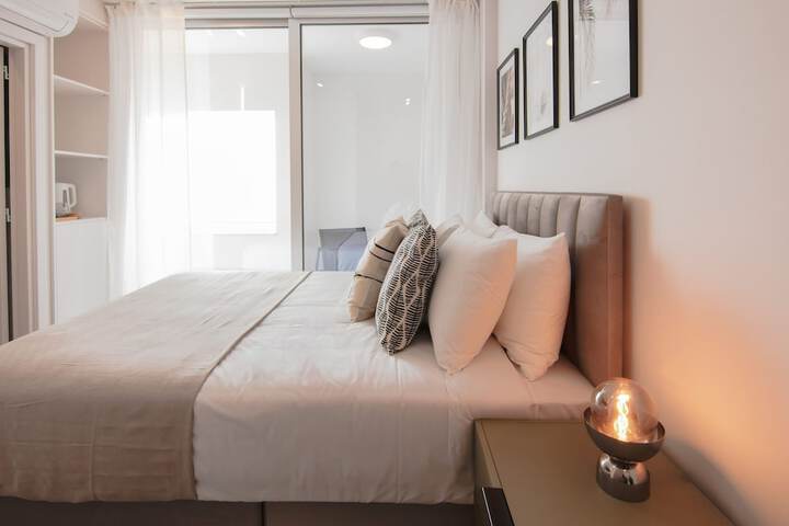 Room 6 of 10