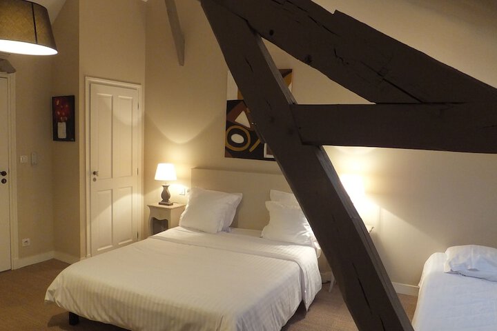 Room 6 of 16