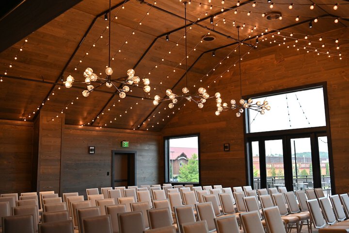 Ballroom/Hall 31 of 38