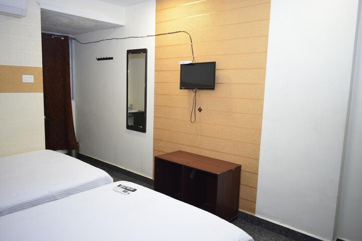 Room 32 of 54