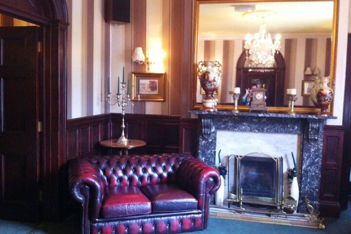 Lounge 54 of 67