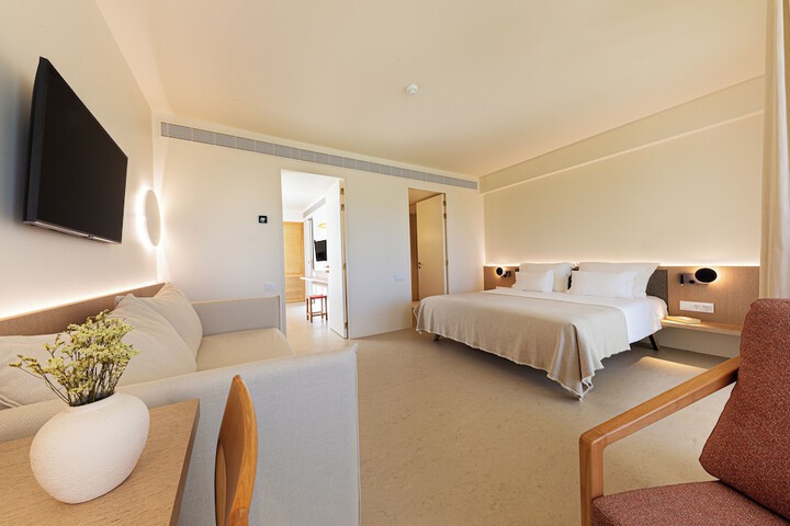 Room 4 of 90