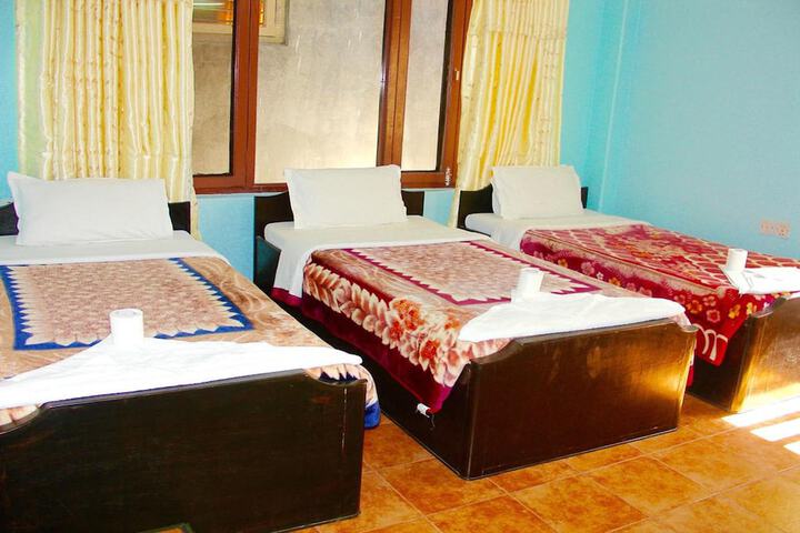 Room 6 of 33