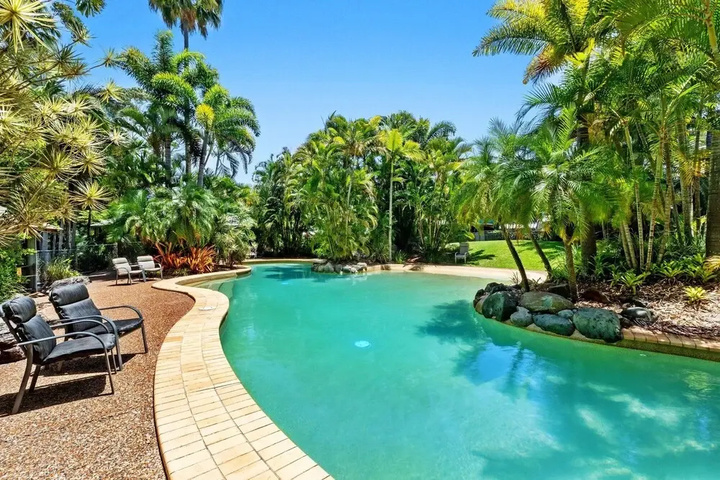 Pool 11 of 26