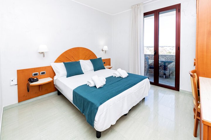 Room 16 of 48